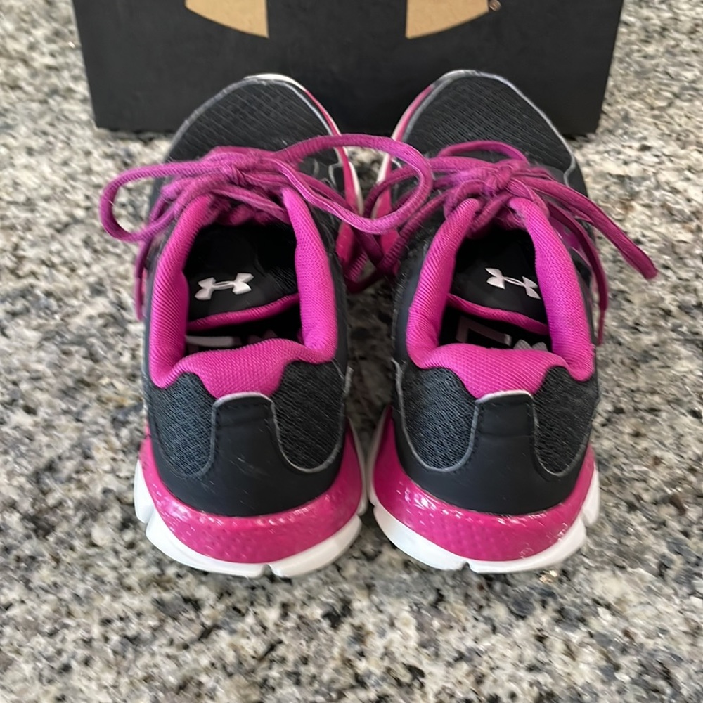 Under Armour Shoes - Picture 4 of 9